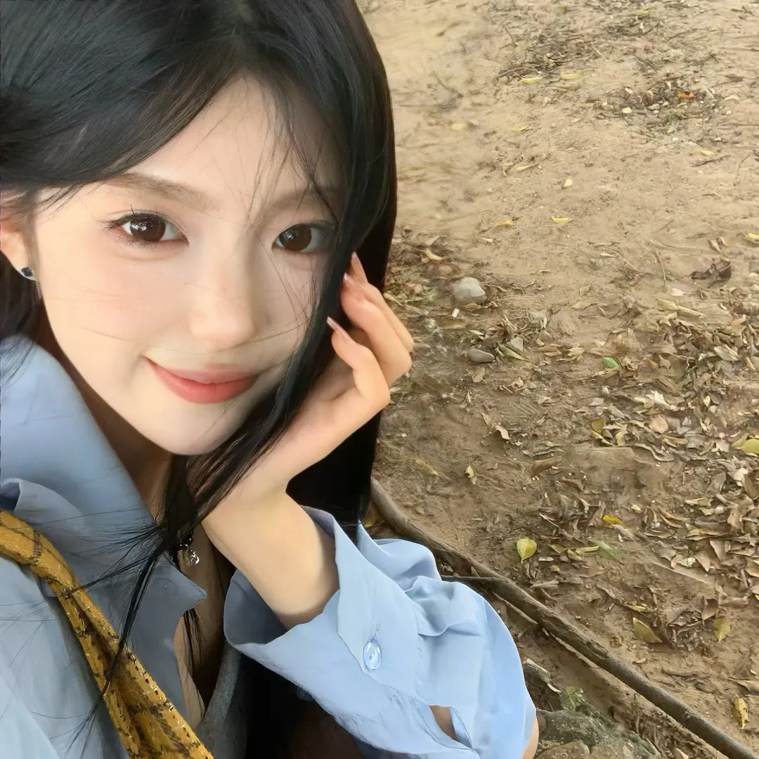 蒙娜丽莎与血月亮